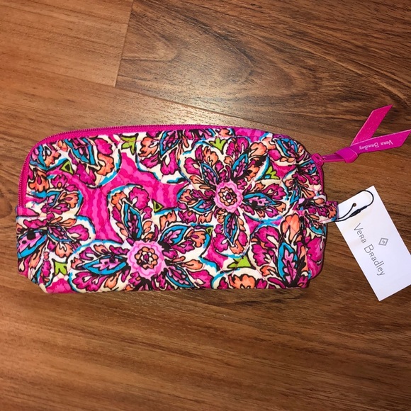 Vera Bradley Handbags - NWT! VERA BRADLEY medium cosmetic bag!